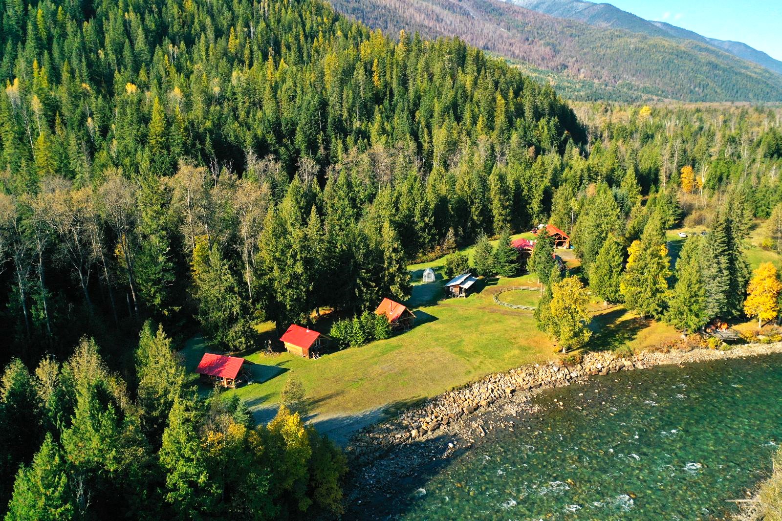 Wild Bear Lodge | British Columbia Wilderness Lodge | Red Savannah