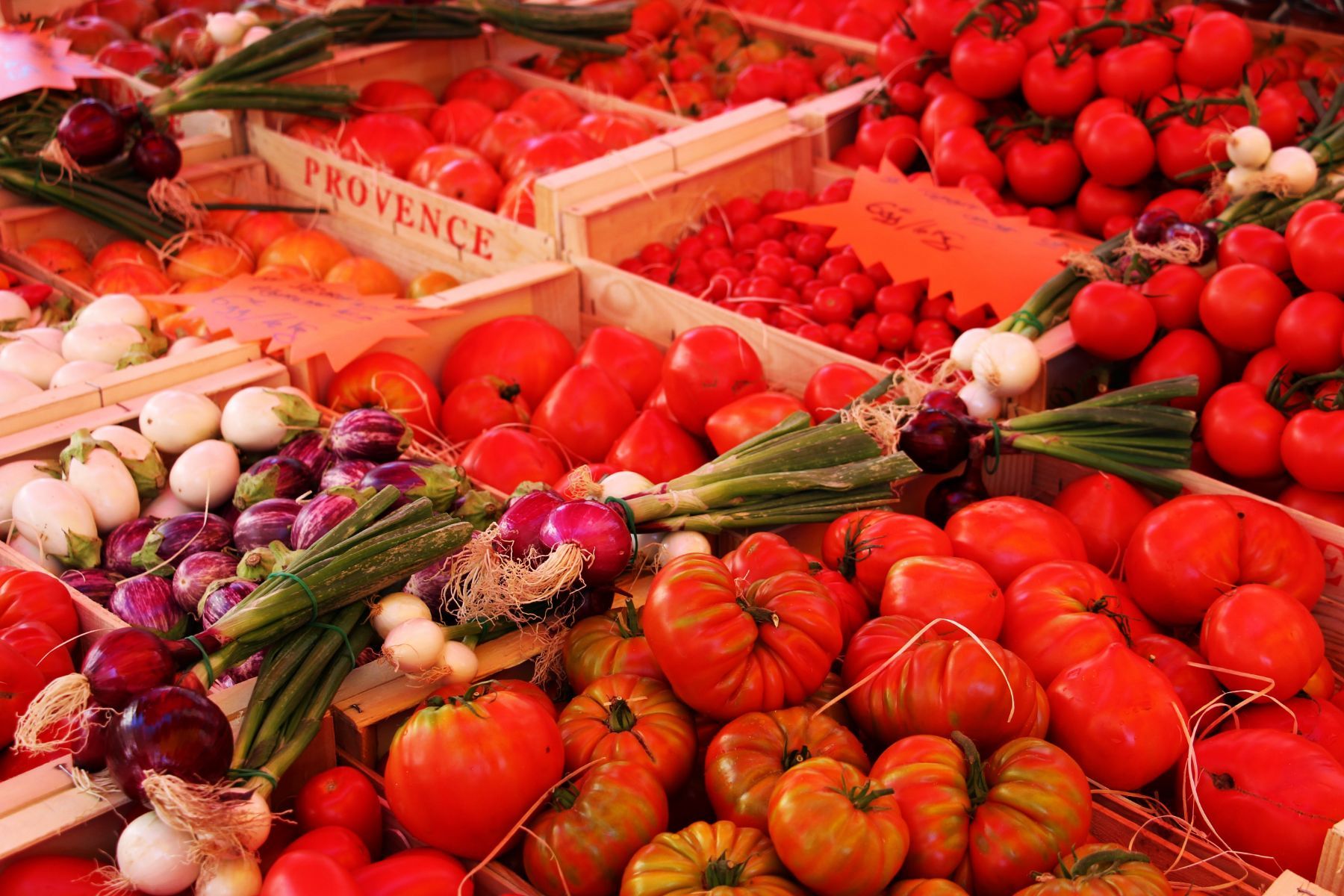 Tomatoes, onions and radishes at a market stall in Provence