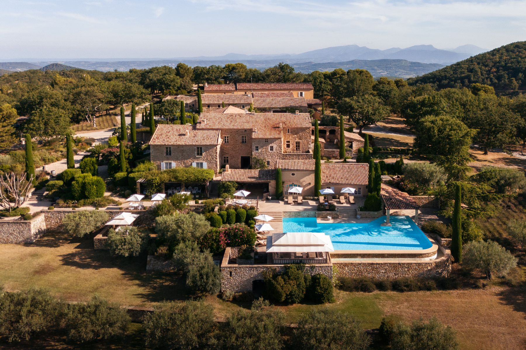 View of villa Domaine des Coteaux and its swimming pool in Provence France