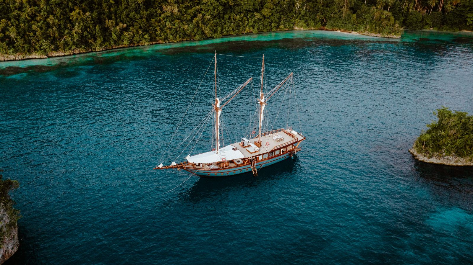 Private Yacht Charter Indonesia, Indonesian Phinisi