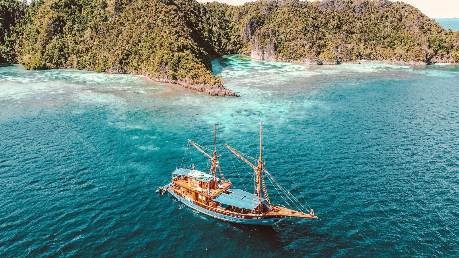 Tiger Blue phinisi in the Komodo Islands