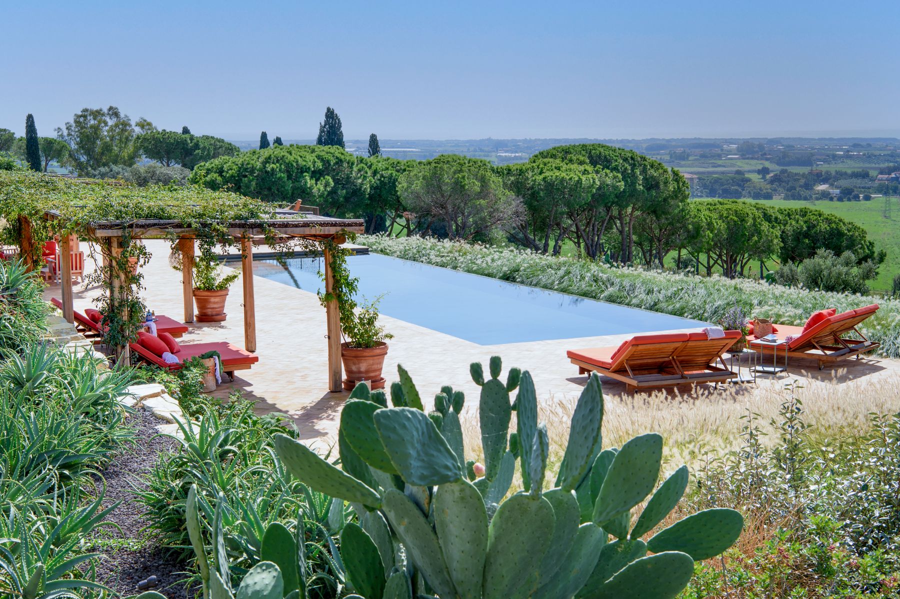 Pool at Villa Jacaranda in Tuscany 